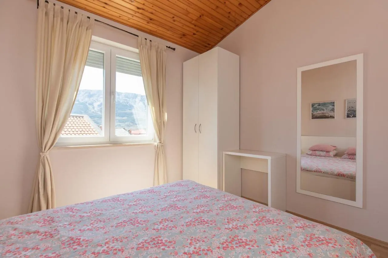 Apartment Ivanka 2 Baska  Croatia