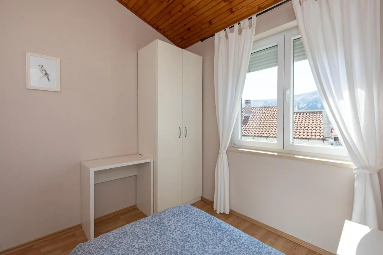 Apartment Ivanka 2 Baska  Croatia
